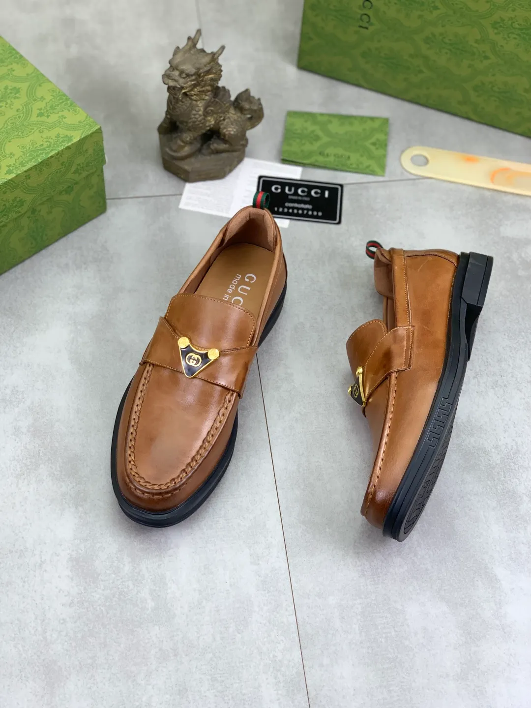 Men's shoes💰P500💰【New model, soft and comfortable Gucci classic business leather shoes hot selection (Gucci) official website latest Gucci 🎁 business leather shoes, hot style 💥 simple and elegant style, exclusive for trendy men. Unique official website latest brand original double G embossed element 👑Gucci Original decoration, fashionable and generous, made of original calfskin ✅ fully imported first-layer pigskin lining, official website designated wear-resistant, rubber business outsole, real-life photos of classic models at the counter 🎬38-44 (customized for 45) 3⃣️ colors available